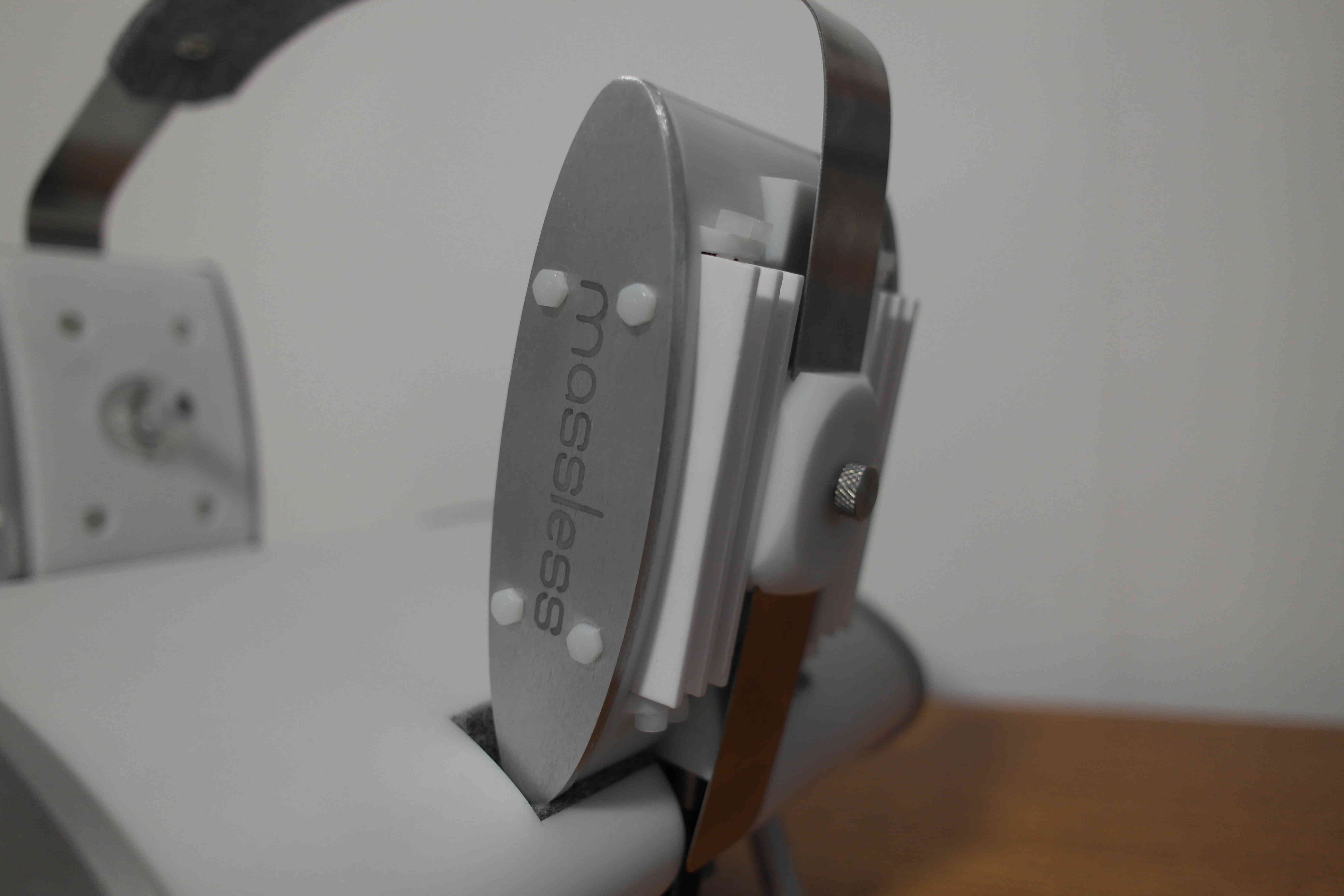 massless headphones docked